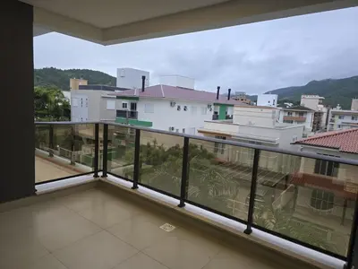 Uma vista geral da montanha ou uma vista da montanha a partir do apartamento