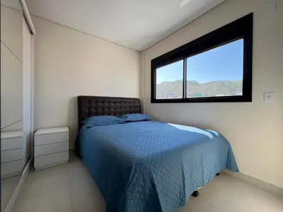 Uma cama ou camas num quarto em Sea view apartment with 3 bedrooms and garage