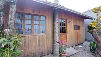 Um jardim no exterior de SONHO VERDE - CASA em BC pertinho do Expocentro e Interpraias