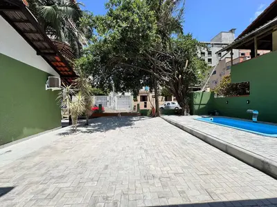 A piscina em ou perto de Casa La Mar - Piscina Privativa a 5 Minutos da Praia de Bombas – Perfeita para Grandes Grupos