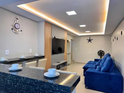 Uma televisão e/ou sistema de entretenimento em Casa La Mar - Piscina Privativa a 5 Minutos da Praia de Bombas – Perfeita para Grandes Grupos