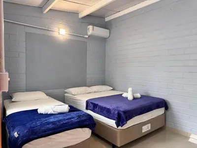 Uma cama ou camas num quarto em Casa La Mar - Piscina Privativa a 5 Minutos da Praia de Bombas – Perfeita para Grandes Grupos