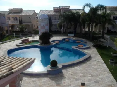 A piscina em ou perto de Sobrado espetacular na bela praia de Palmas