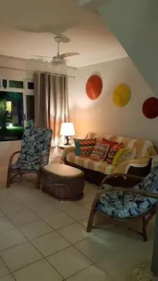 Uma área de estar em Sobrado espetacular na bela praia de Palmas