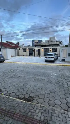 A planta de House Box 06 a 950 mt do mar, ar- condicionado, TV smart, cozinha privativa
