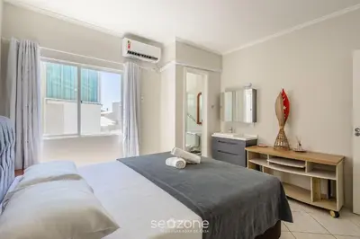 Uma cama ou camas num quarto em Apto Vista Mar 3Q e Garagem 130m da Praia ROR0002