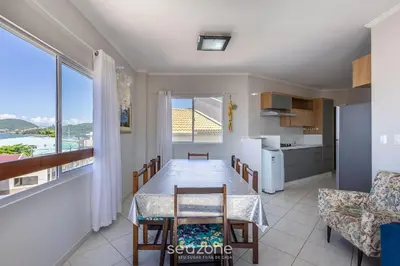 A cozinha ou kitchenette de Apto Vista Mar 3Q e Garagem 130m da Praia ROR0002