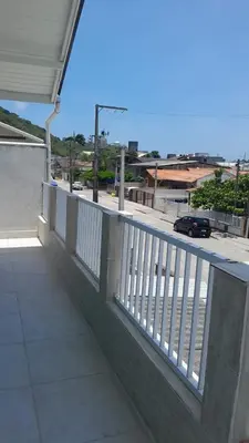 Uma varanda ou terraço em Casa completa a 15 cuadras de la playa