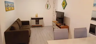 Uma televisão e/ou sistema de entretenimento em Paraíso em Balneário Camboriú