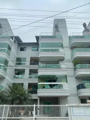 O edifício onde o apartamento está situado