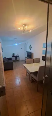 Uma televisão e/ou sistema de entretenimento em Balneário Camboriú