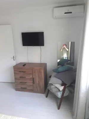 Uma televisão e/ou sistema de entretenimento em Lindo apartamento próximo a praia em Itapema - SC!