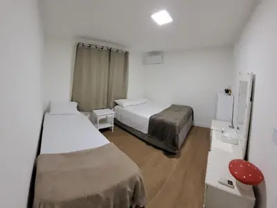 Uma cama ou camas num quarto em Casa da Sil com garagem, ar, wifi, perto Expocentro