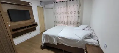 Uma cama ou camas num quarto em Casa da Sil com garagem, ar, wifi, perto Expocentro