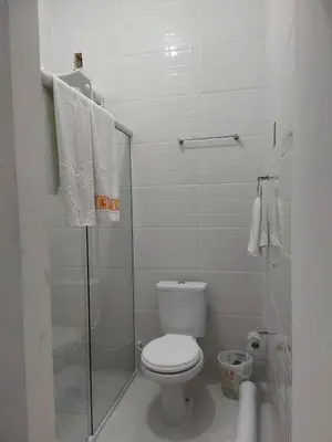 Uma casa de banho em Porto Belo Perequê