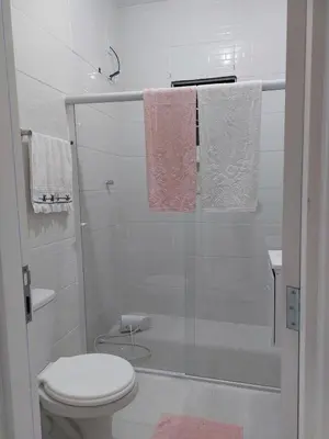 Uma casa de banho em Porto Belo Perequê