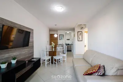 Uma área de estar em Apto 2Q c/ churrasq. 400m praia CAN304