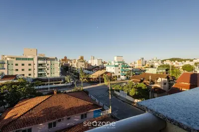 Uma vista geral de Bombas ou a vista da cidade a partir do apartamento