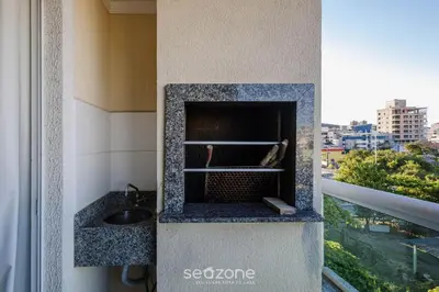 Uma varanda ou terraço em Apto 2Q c/ churrasq. 400m praia CAN304