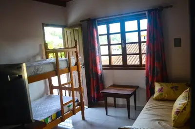 Uma cama ou camas num quarto em Sobrado Familiar da Salete 01