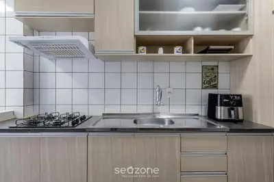 A cozinha ou kitchenette de Lindo apto frente mar ao lado da Brahma CET603