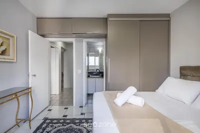 Uma cama ou camas num quarto em Lindo apto frente mar ao lado da Brahma CET603
