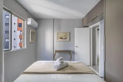 Uma cama ou camas num quarto em Lindo apto frente mar ao lado da Brahma CET603