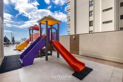 A área de jogos para crianças em Lindo apto frente mar ao lado da Brahma CET603