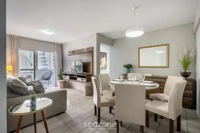 Uma televisão e/ou sistema de entretenimento em Lindo apto frente mar ao lado da Brahma CET603