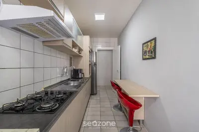 A cozinha ou kitchenette de Lindo apto frente mar ao lado da Brahma CET603