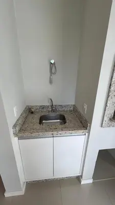 A planta de Apartamento Novo - Próximo a Praia - Shopping Meia Praia