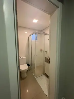 Uma casa de banho em Apartamento Novo - Próximo a Praia - Shopping Meia Praia