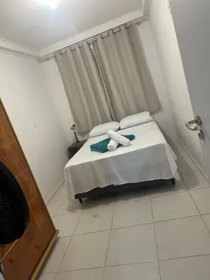 Uma cama ou camas num quarto em Apto 2 quartos Recanto do cardeal em Bombas