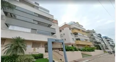 O edifício onde o apartamento está situado