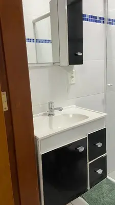 Uma casa de banho em Casa com piscina