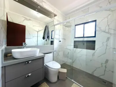 A planta de Casa nova com banheira, piscina e jacuzzi
