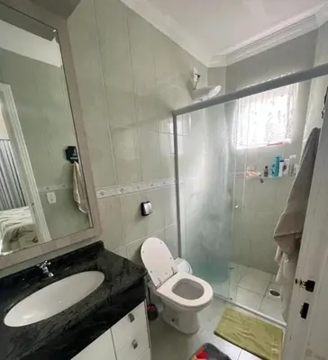 Uma casa de banho em Apartamento 150m da Praia