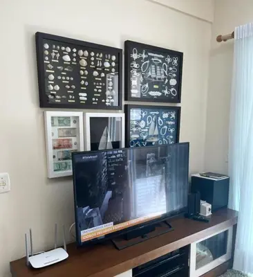 Uma televisão e/ou sistema de entretenimento em Apartamento 150m da Praia