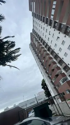 O edifício onde o apartamento está situado
