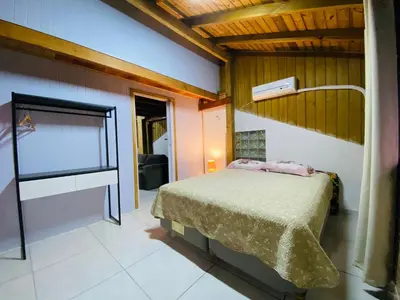Uma cama ou camas num quarto em Apartamento com vista panorâmica em Bombas