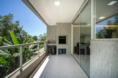 Uma varanda ou terraço em Seu Paraíso em Bombinhas Apto Totalmente Equipado a 3 Minutos da Areia
