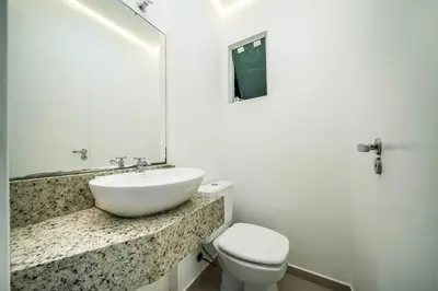 Uma casa de banho em Seu Paraíso em Bombinhas Apto Totalmente Equipado a 3 Minutos da Areia