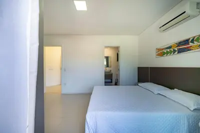 Uma cama ou camas num quarto em Seu Paraíso em Bombinhas Apto Totalmente Equipado a 3 Minutos da Areia