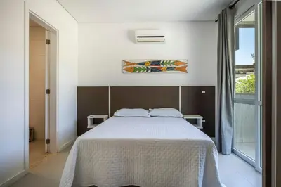 Uma cama ou camas num quarto em Seu Paraíso em Bombinhas Apto Totalmente Equipado a 3 Minutos da Areia