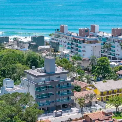 Seu Paraíso em Bombinhas Apto Totalmente Equipado a 3 Minutos da Areia
