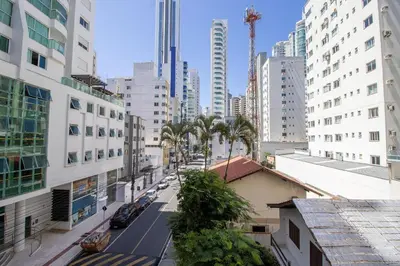 Uma vista geral de Balneário Camboriú ou a vista da cidade a partir do apartamento
