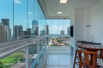 Uma varanda ou terraço em Confortável e Novo Próx. Praia - Porto Belo PX5674