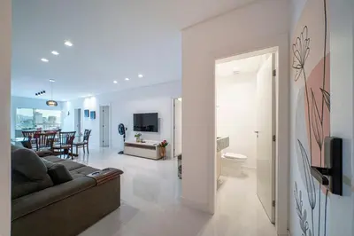 Uma televisão e/ou sistema de entretenimento em Confortável e Novo Próx. Praia - Porto Belo PX5674