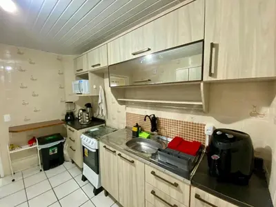 A cozinha ou kitchenette de Apê 120m do mar, perto de tudo