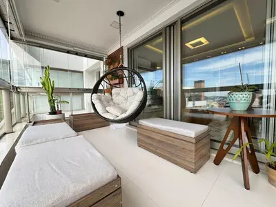 Uma cama ou camas num quarto em aconchegante apartamento com vista para o mar